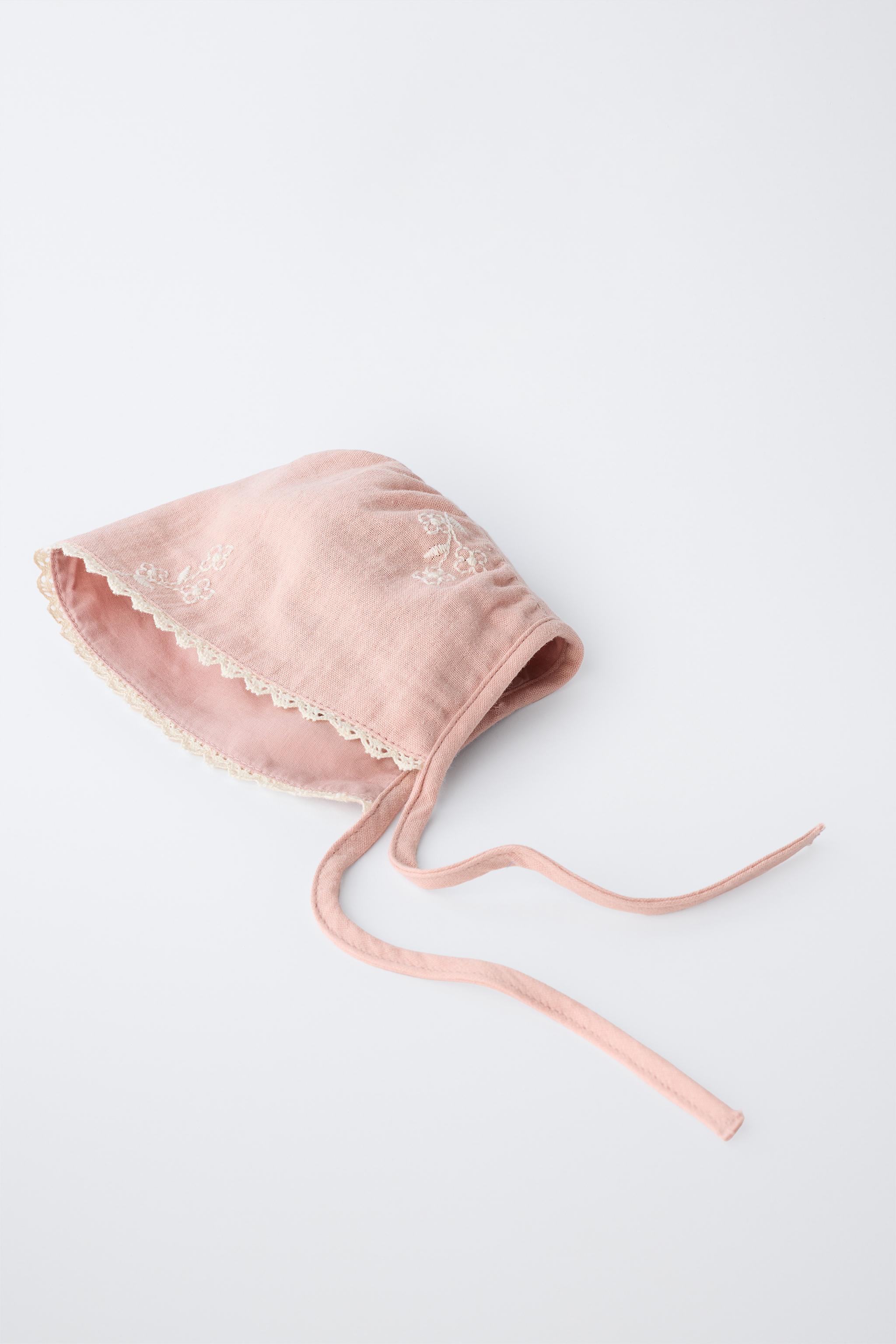 BONNET FLEURS BRODÉES